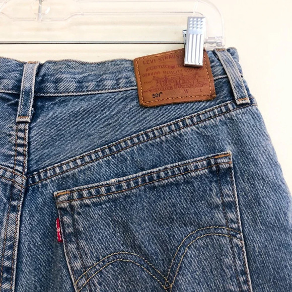 Levi's 501 Light Wash Button Fly Classic High Waist Denim Shorts Women's 29 - Picture 5 of 9
